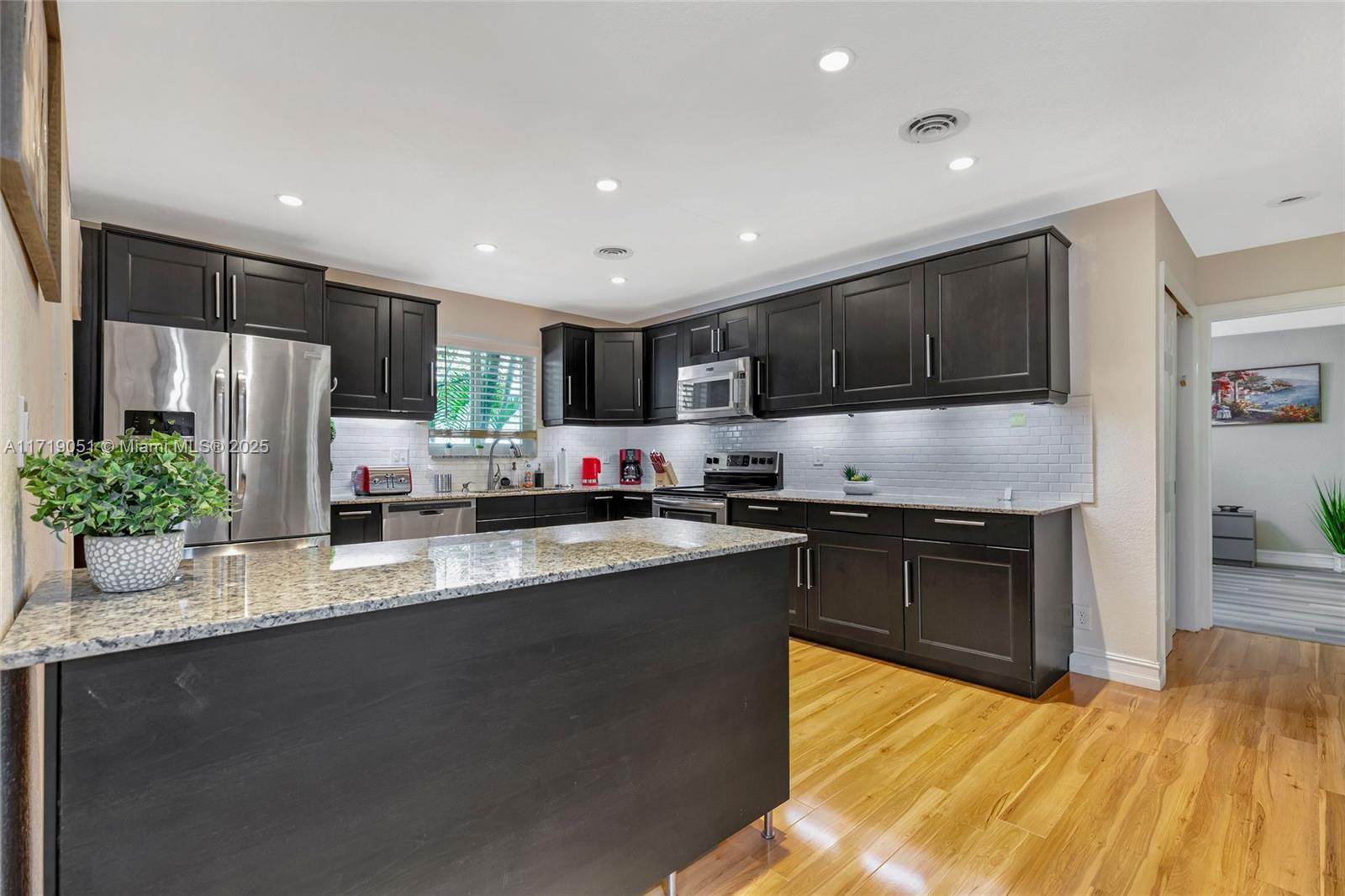 IMPERIAL POINT 2 SEC - Residential