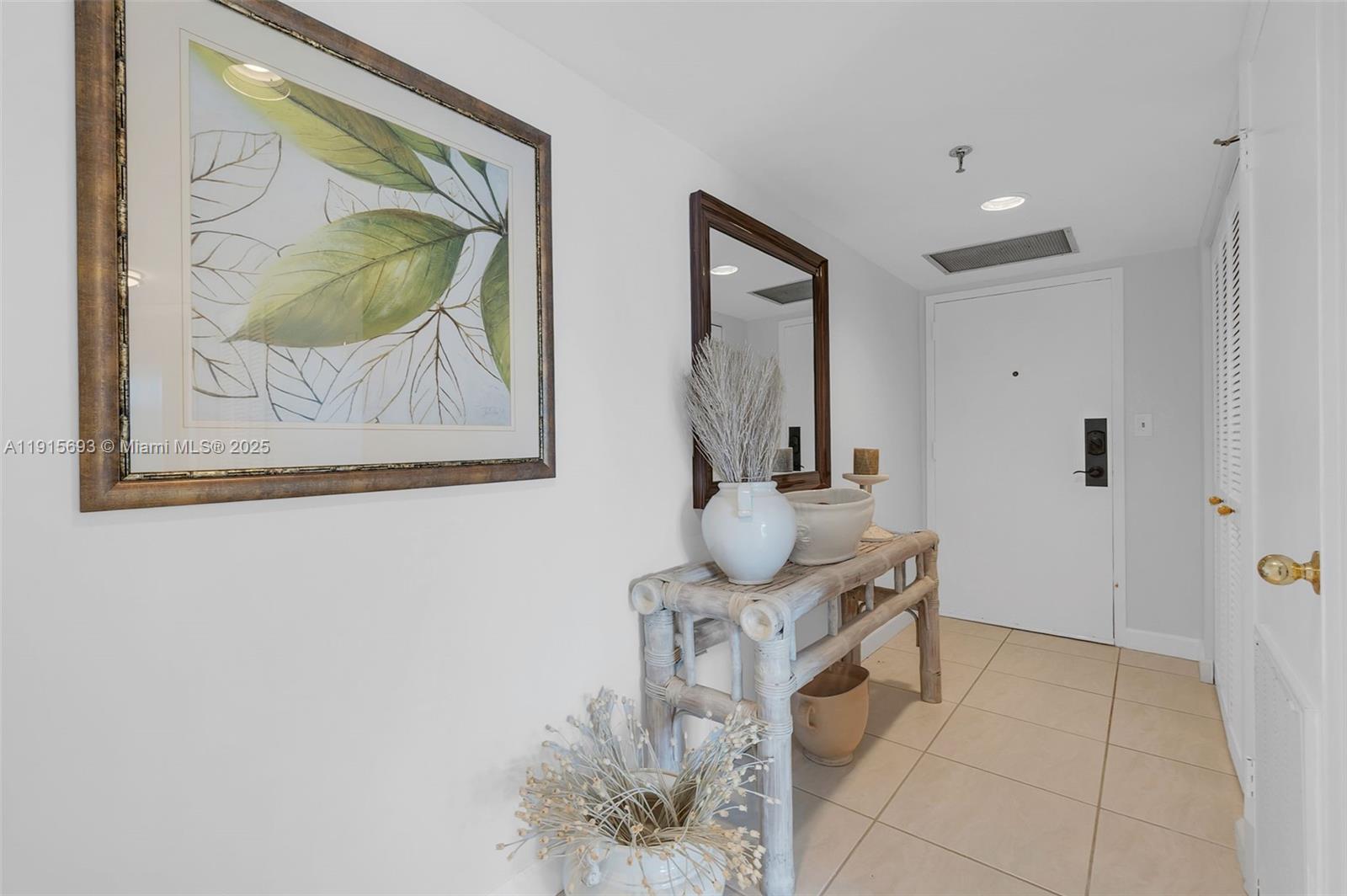 VOYAGER CONDO - Residential