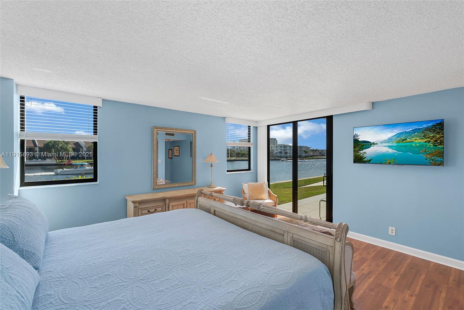 VOYAGER CONDO - Residential