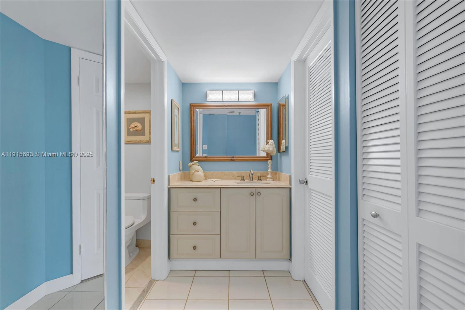 VOYAGER CONDO - Residential