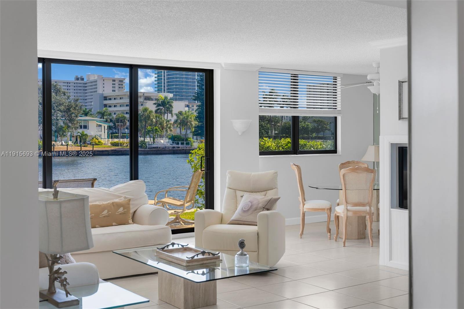 VOYAGER CONDO - Residential