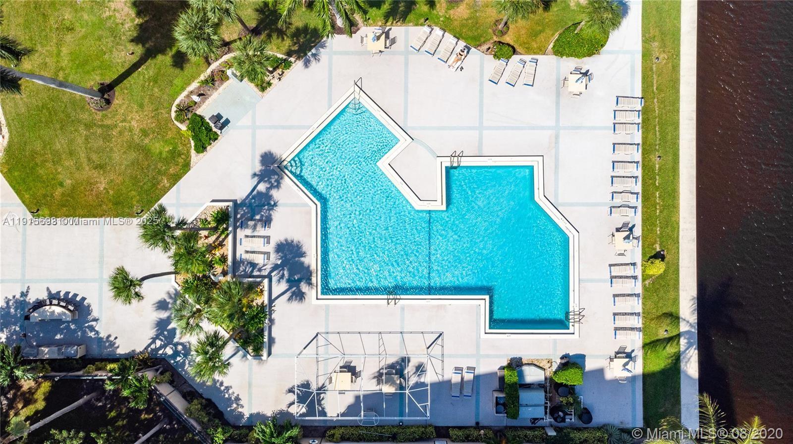 VOYAGER CONDO - Residential