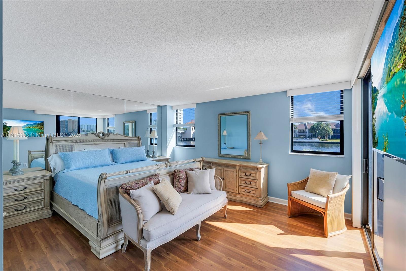 VOYAGER CONDO - Residential