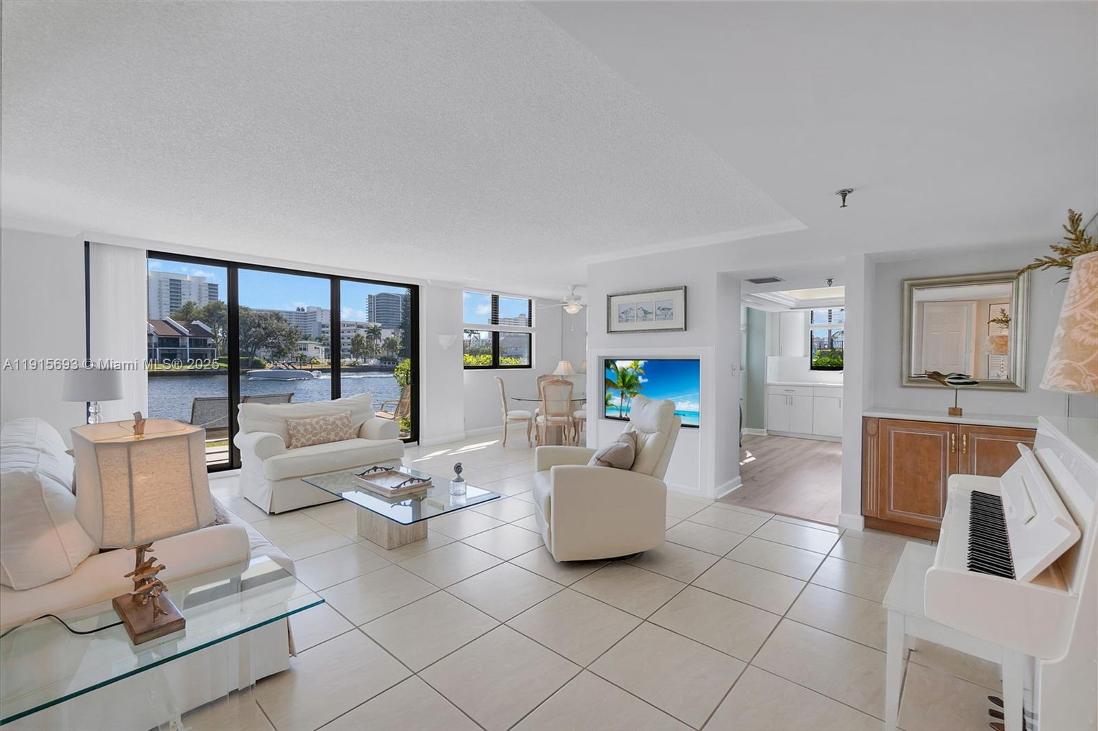 VOYAGER CONDO - Residential