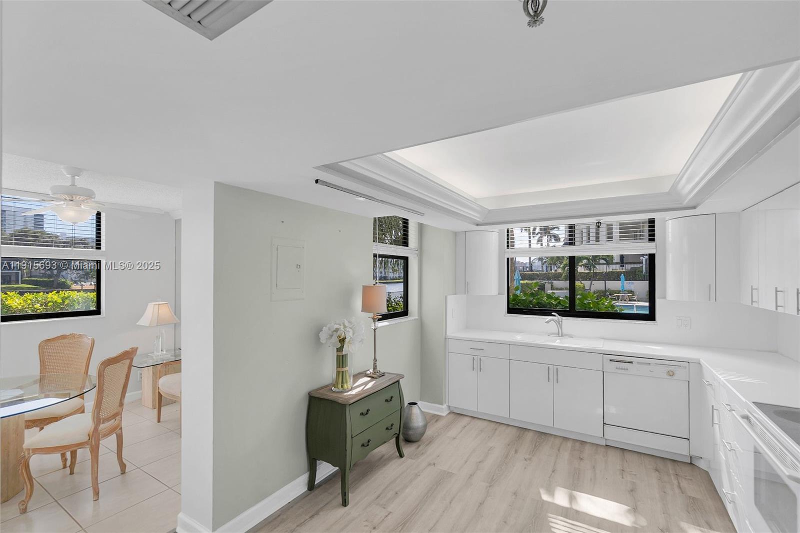 VOYAGER CONDO - Residential