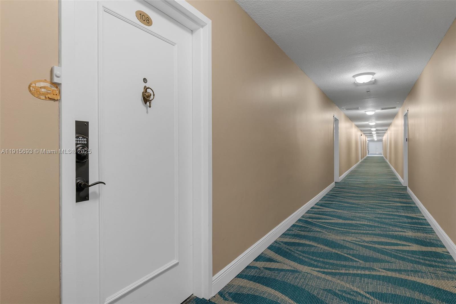 VOYAGER CONDO - Residential