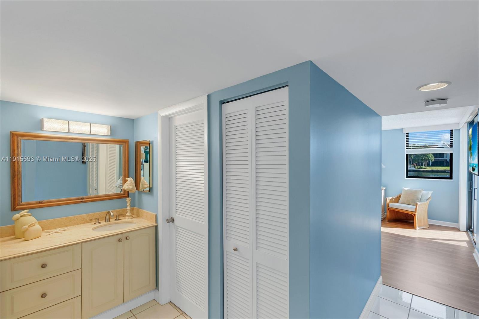 VOYAGER CONDO - Residential