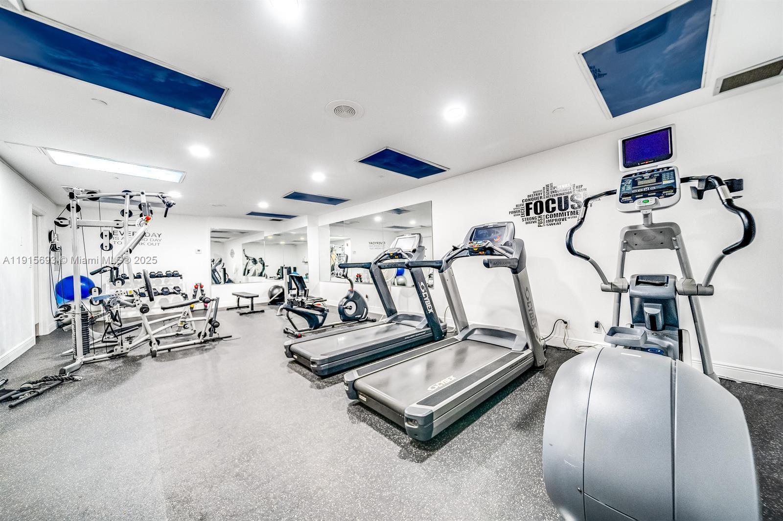 VOYAGER CONDO - Residential