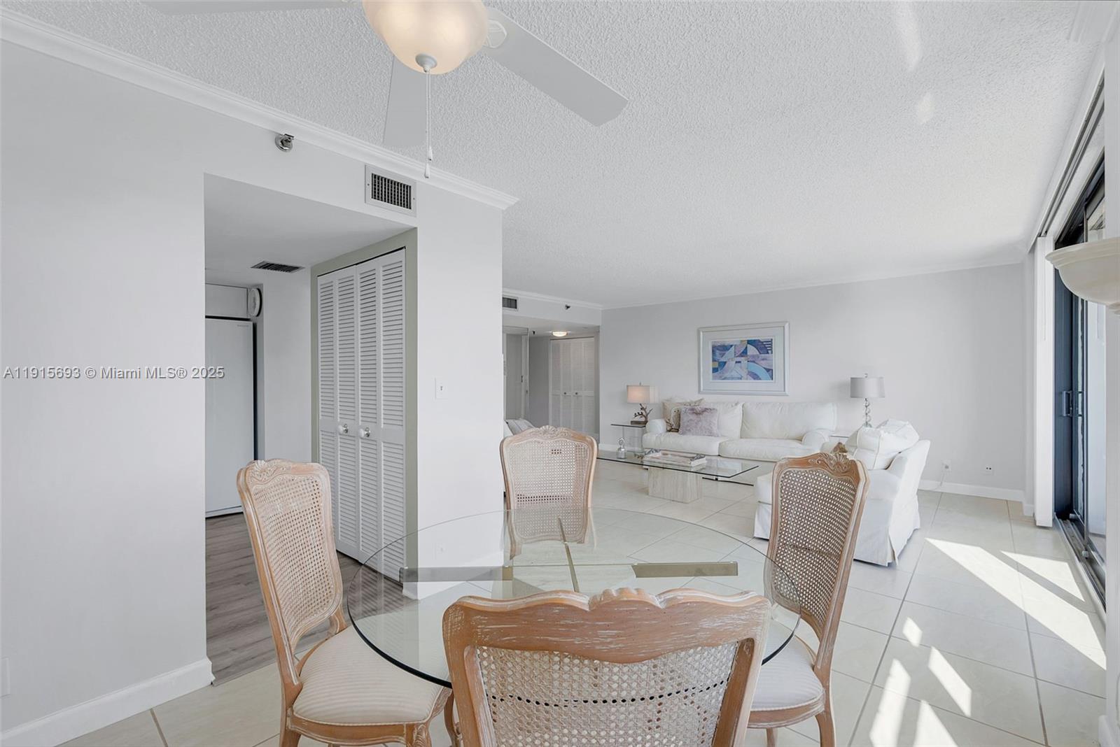 VOYAGER CONDO - Residential