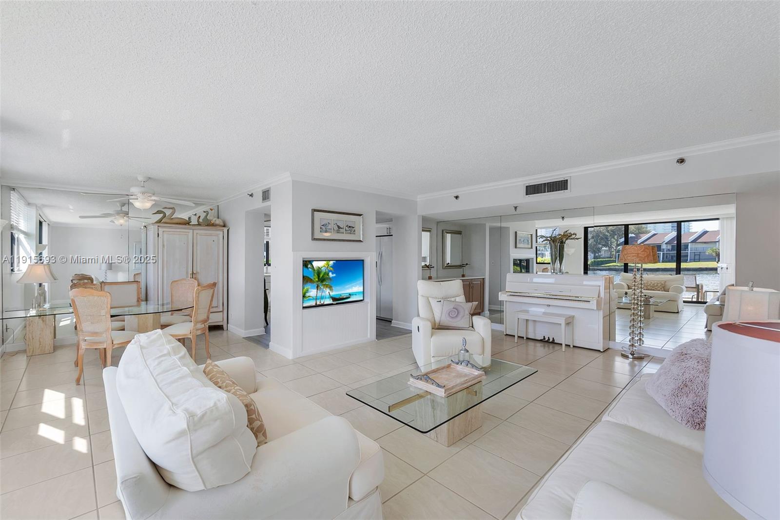 VOYAGER CONDO - Residential