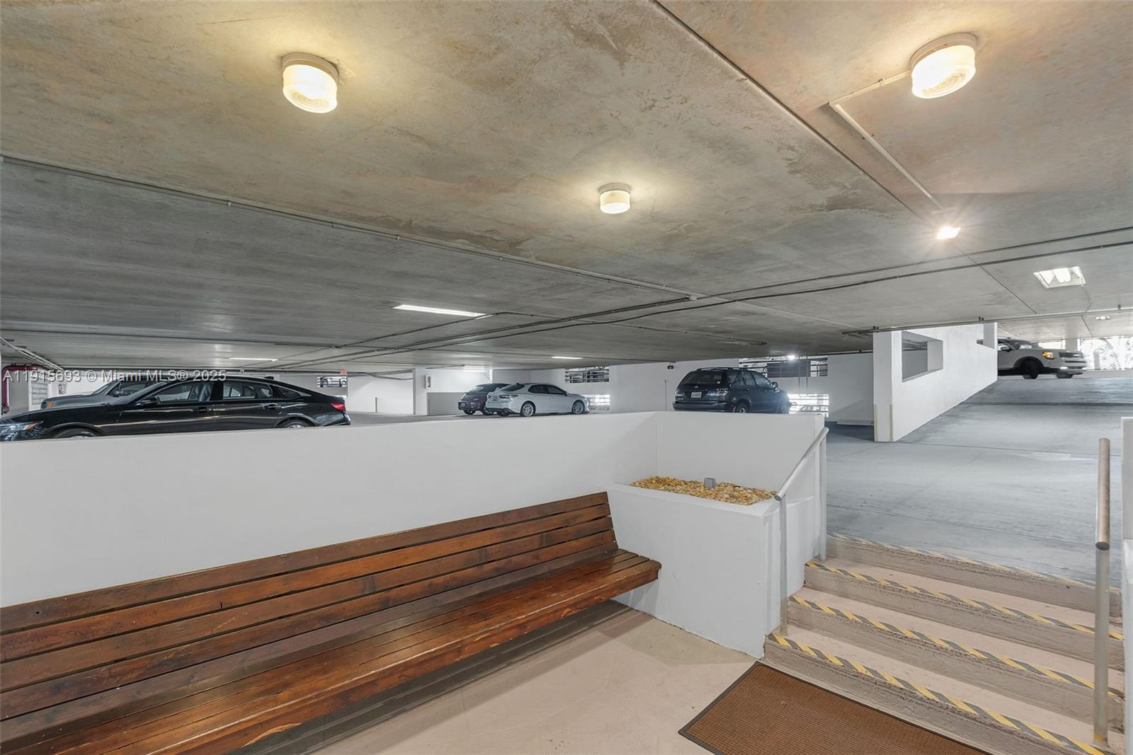 VOYAGER CONDO - Residential