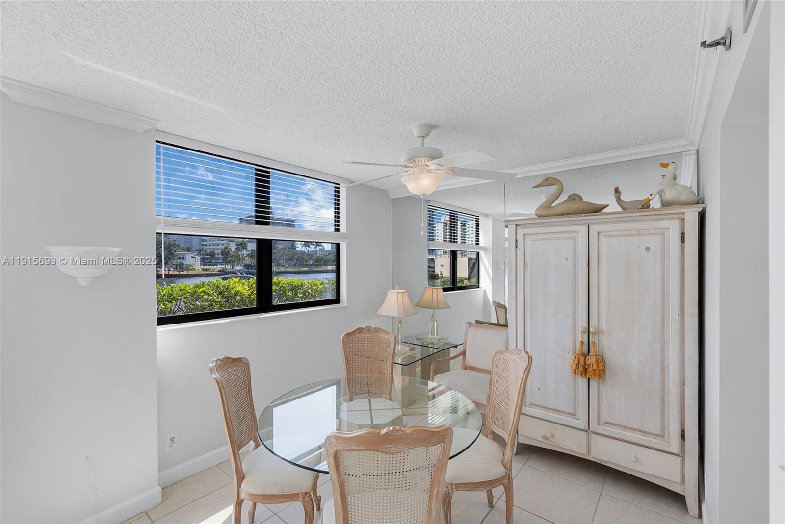 VOYAGER CONDO - Residential