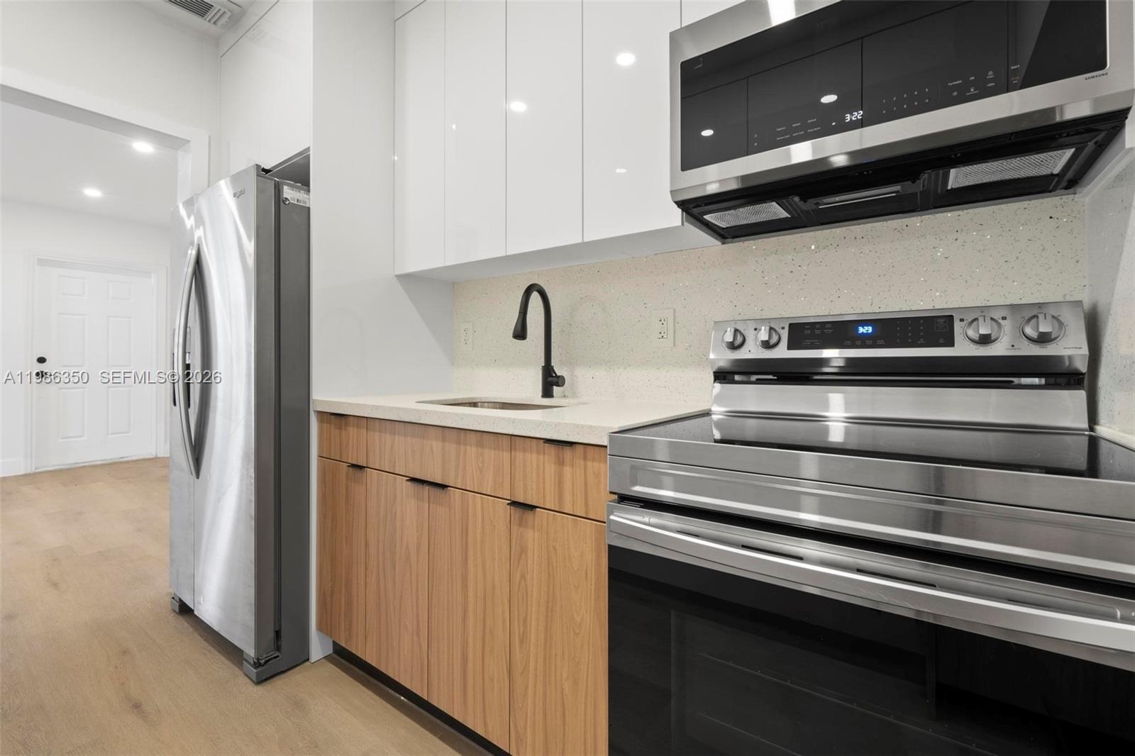 DOUGLAS 7TH COMML CENTER - Residential Lease