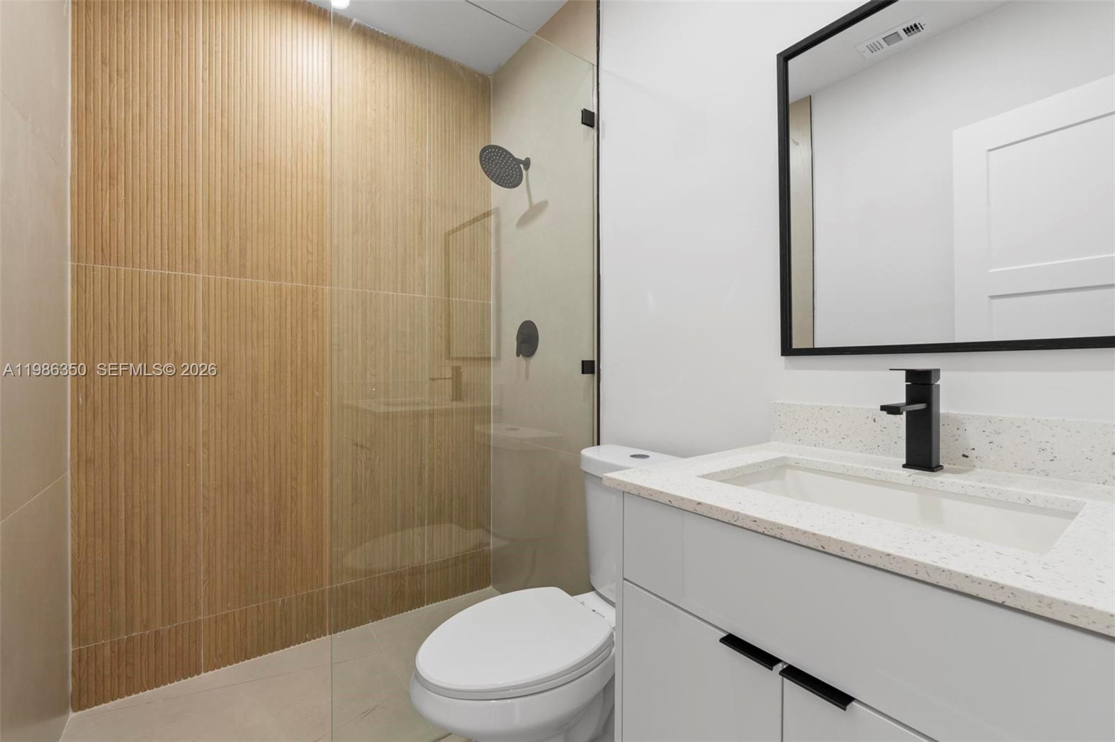 DOUGLAS 7TH COMML CENTER - Residential Lease