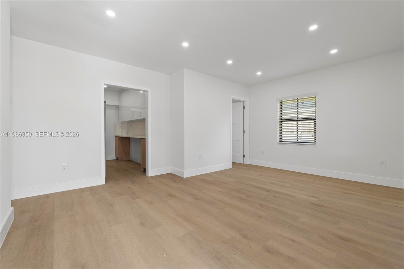 DOUGLAS 7TH COMML CENTER - Residential Lease