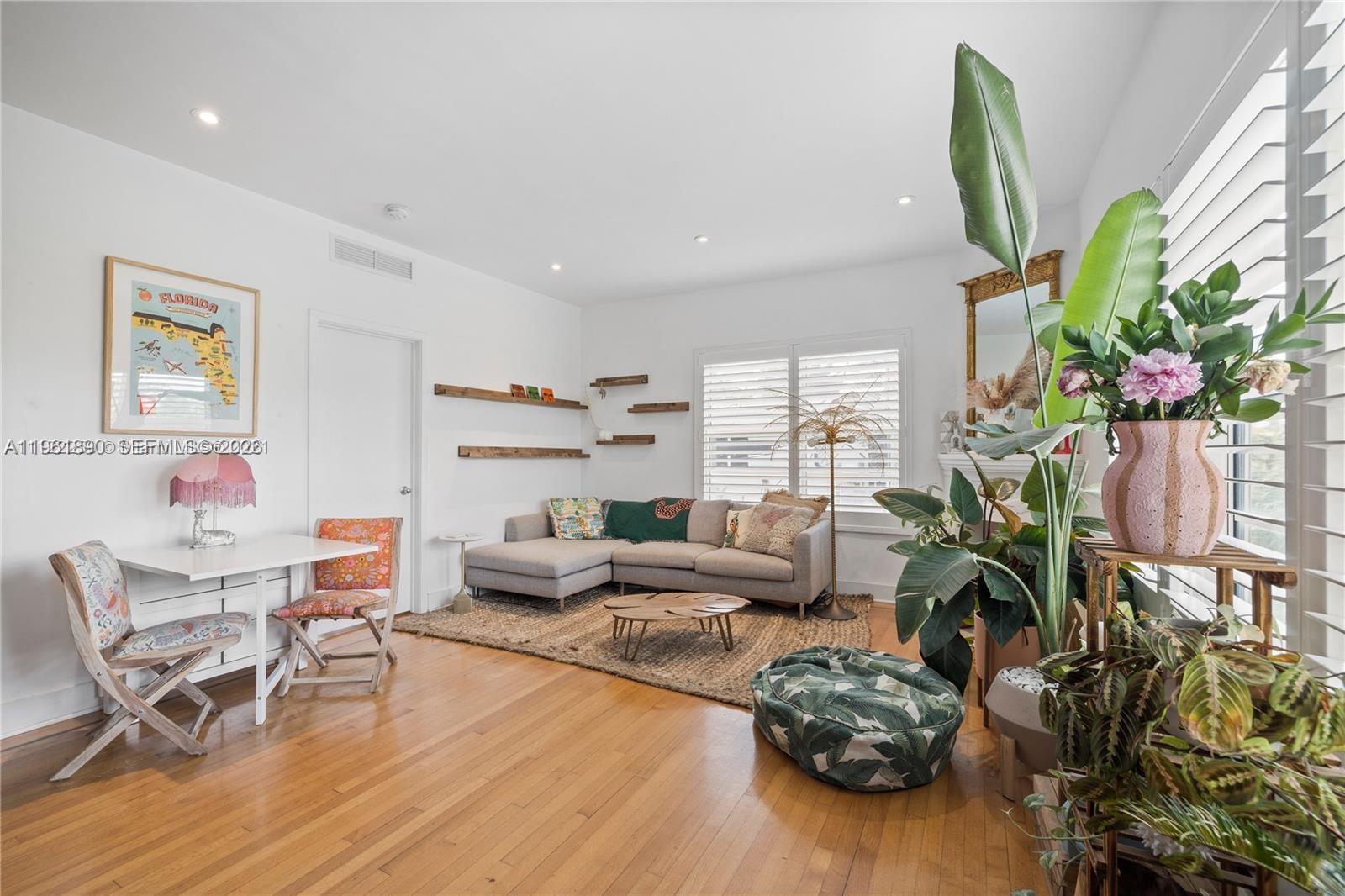 VILLA LUCCA SOUTH CONDO - Residential