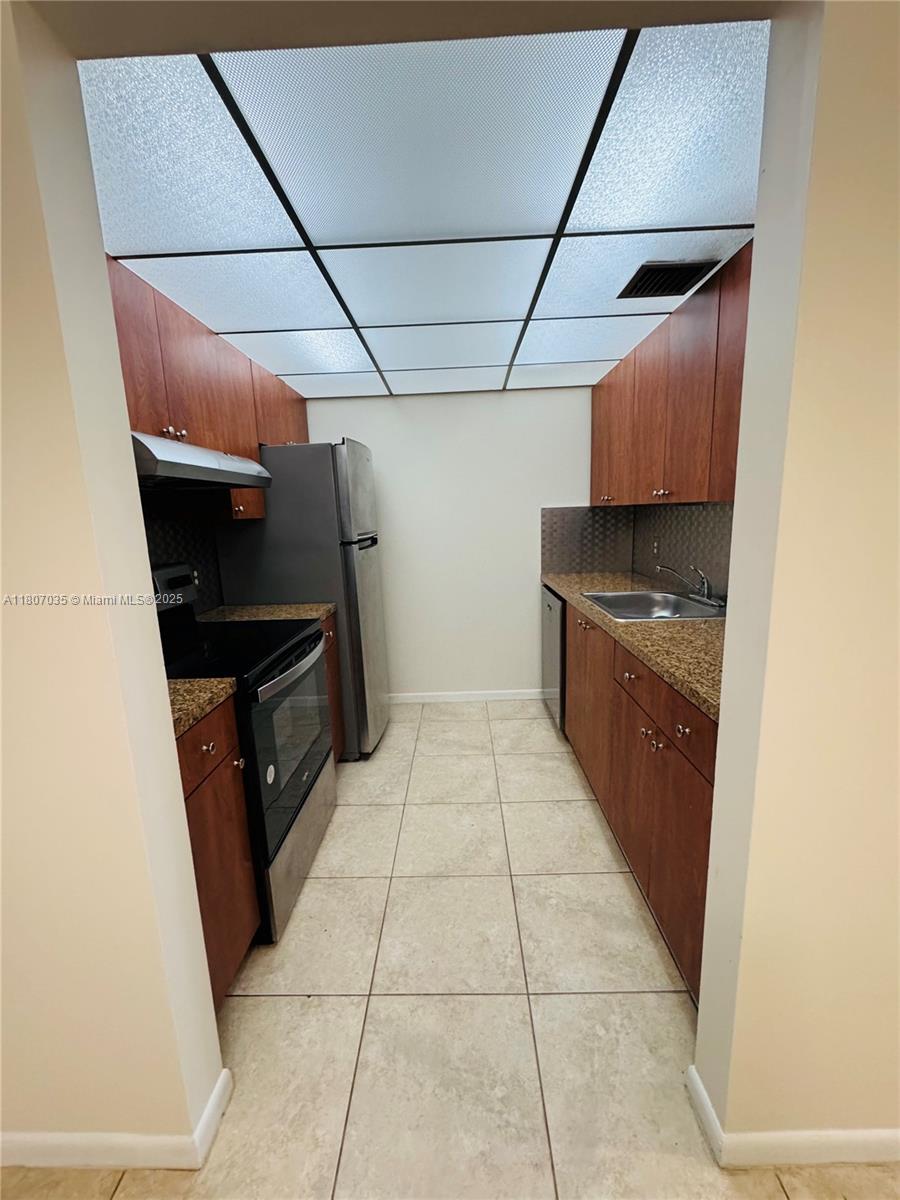 Rental Property at 13250 Sw 4th Ct 109G, Pembroke Pines, Miami-Dade County, Florida - Bedrooms: 1 
Bathrooms: 1  - $1,575 MO.