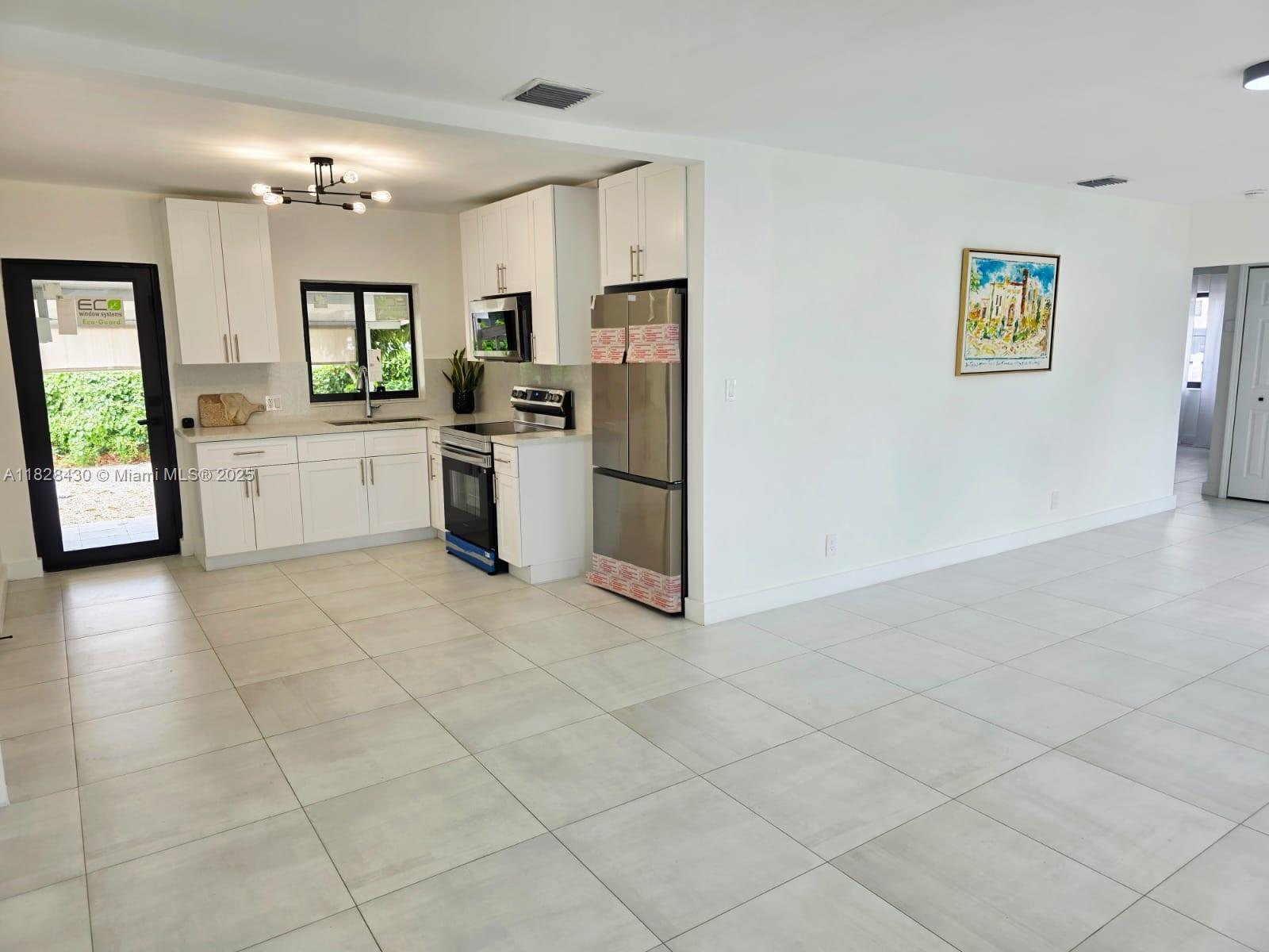 335 W 60th St