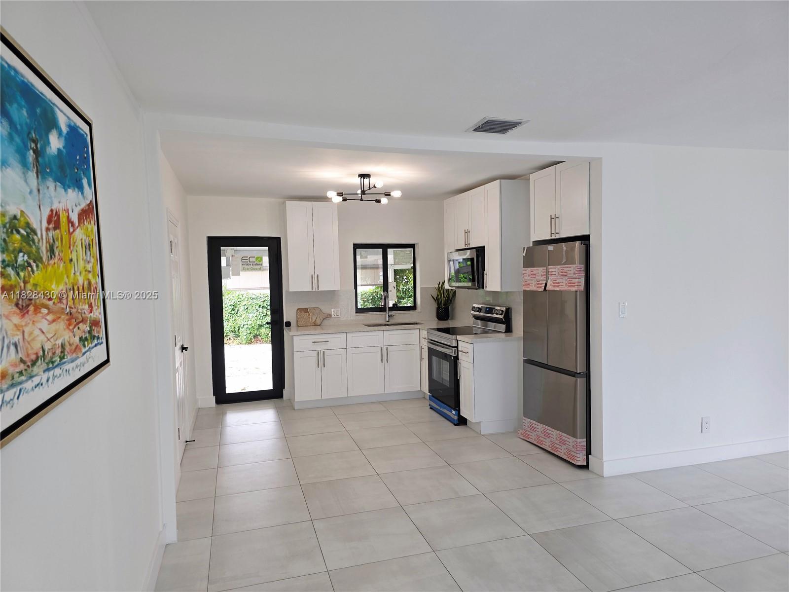 335 W 60th St