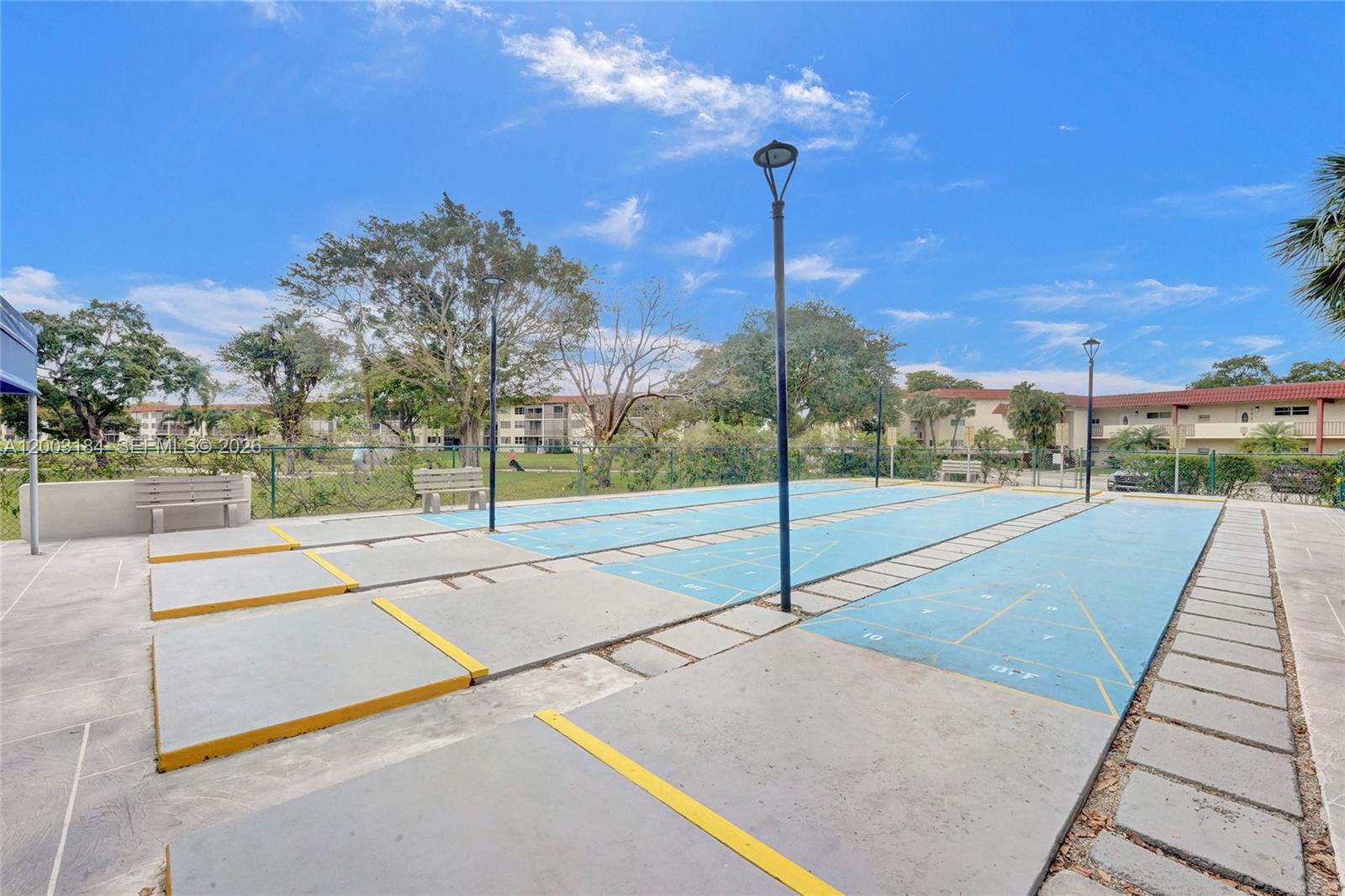 HOLLYBROOK GOLF AND - Residential