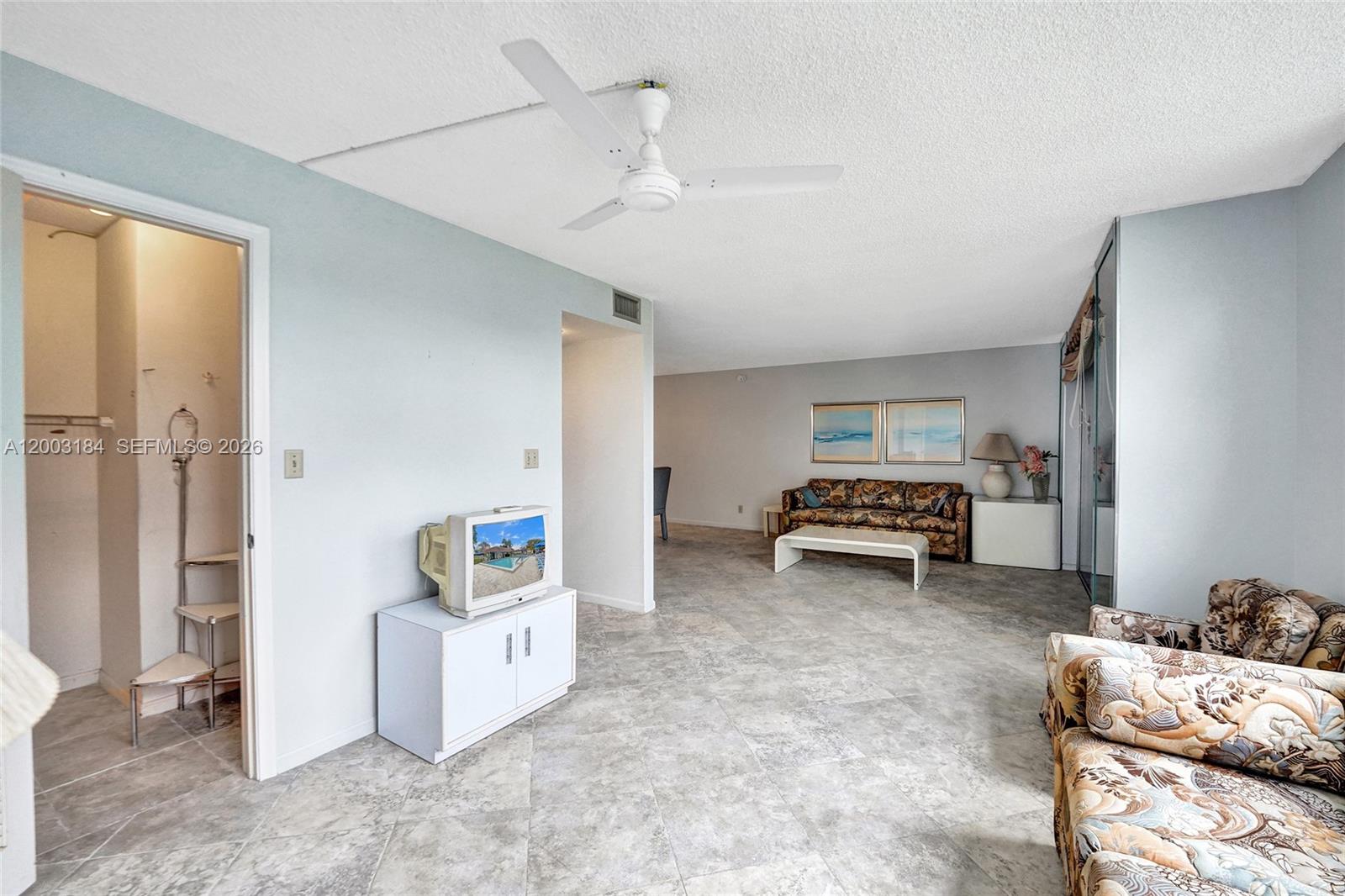 HOLLYBROOK GOLF AND - Residential