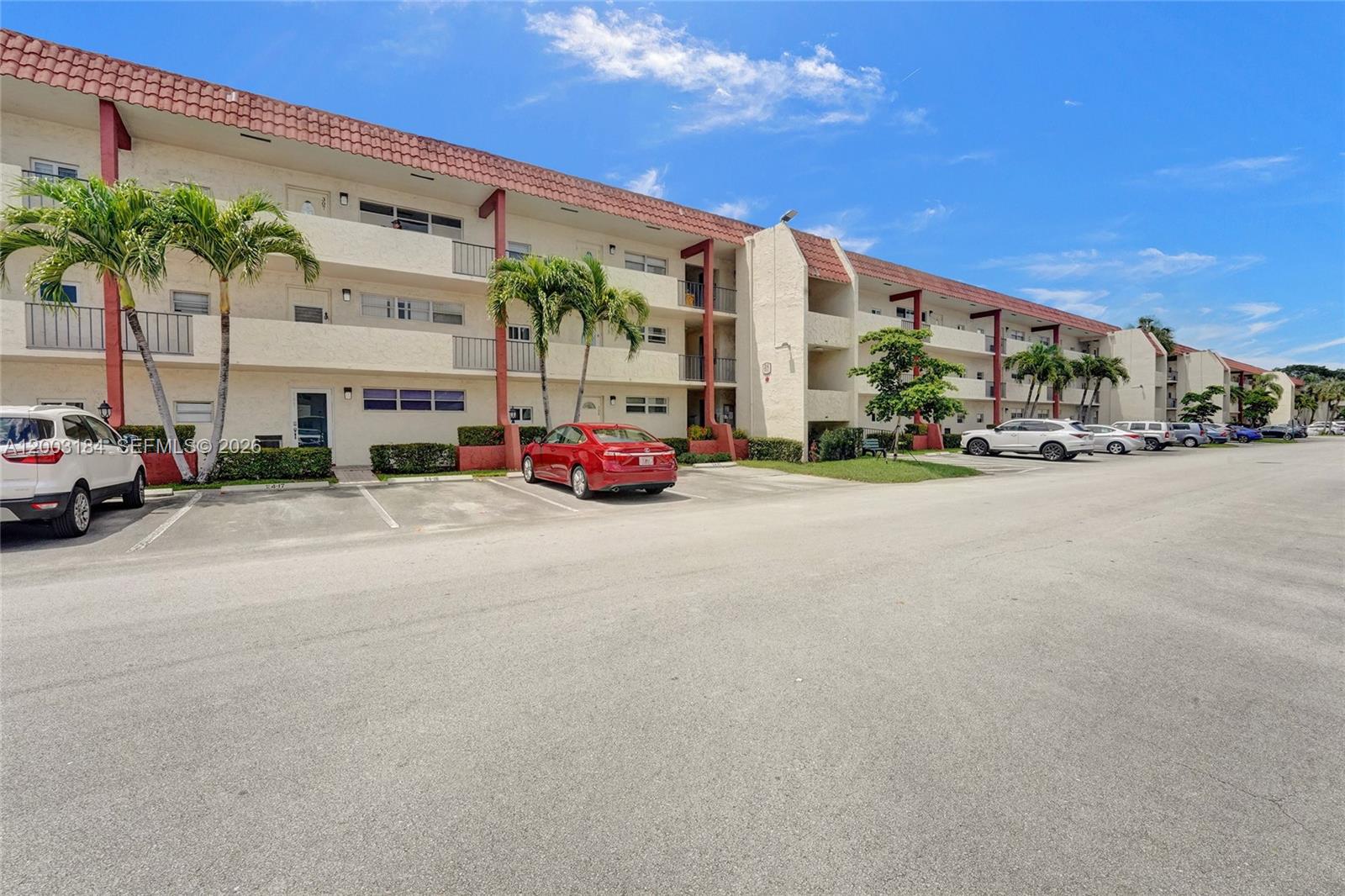 HOLLYBROOK GOLF AND - Residential