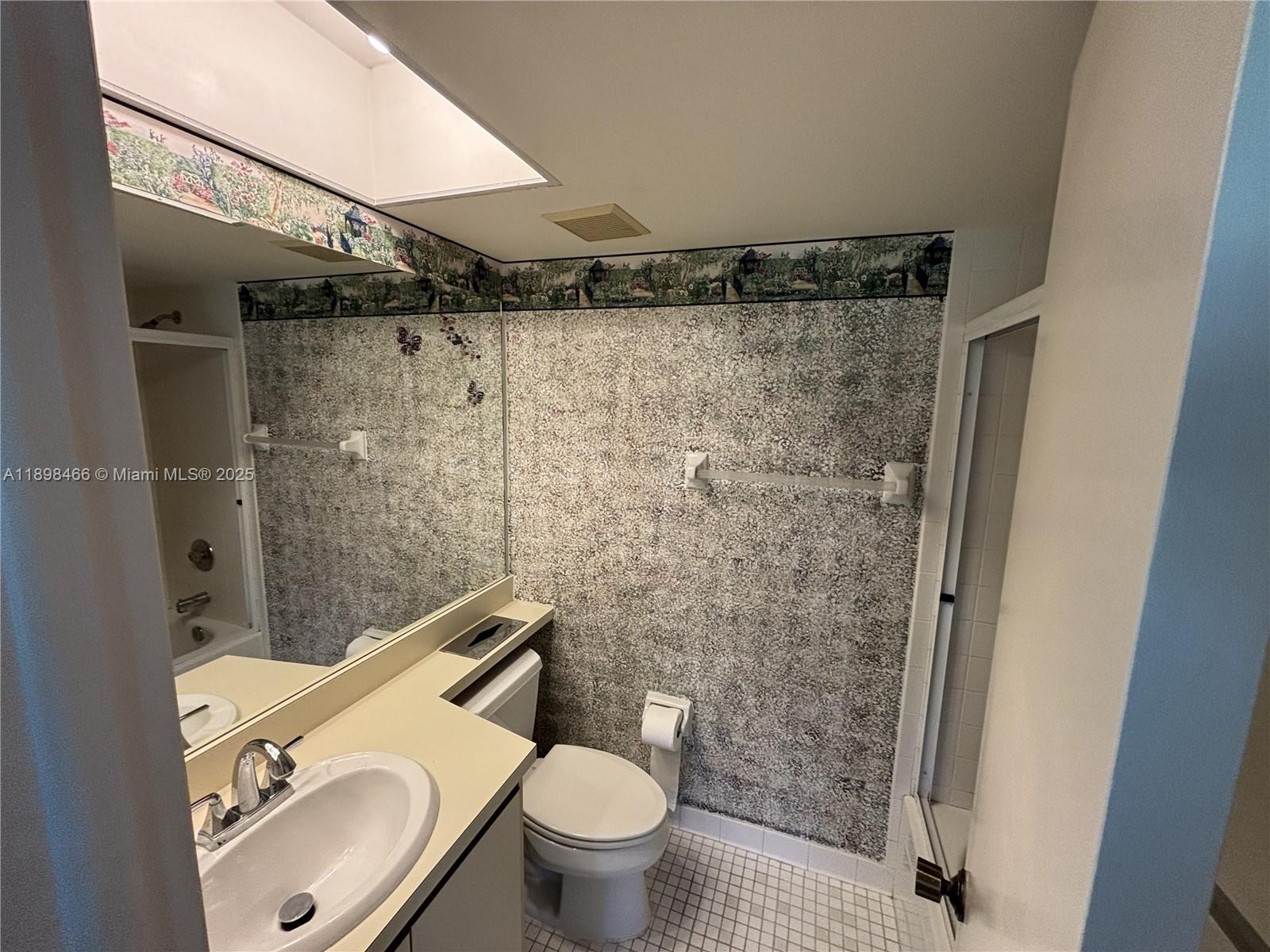 201 Quail Forest Blvd 305