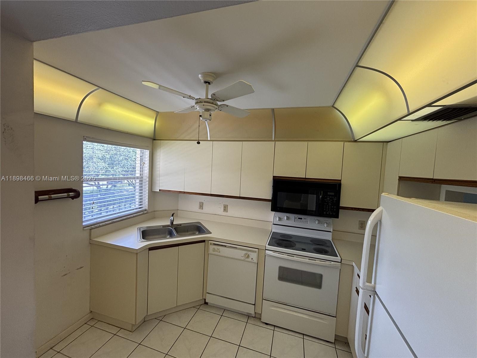 201 Quail Forest Blvd 305