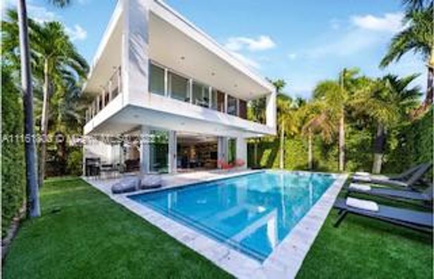 Luxurious 5bed/5bath home in Palm Island. This bright modern home has a huge living room overlooking the pool, high-end kitchen, double Sub-Zero fridge and freezer and a cooking island. One bedroom on the first floor and 4 bedrooms upstairs, incluing Master Suite with 2 walk-in closets and an expansive balcony. Oversized roof deck with stunning views of the bay and sunsets. Gated community with 24h security, tennis and basketball courts and private access to the park. 
Harmonious turnkey home, showings allowed on Mondays between 4.45pm and 5.45pm - TEXT TO SHOW
Excluded items: Black Chandelier, barbecue and Garden art by Philippe Perrin.