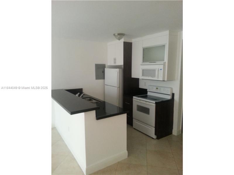 Residential rental unit centrally located half-block from Flamingo Park and only steps to Whole Foods, Starbucks, the Publix, sandy beaches, shopping, and Lincoln Rd. Enjoy this unit with wood kitchen, granite counters tops, Washer & Dryer Inside the unit, porcelain floors Throughout unit, Quiet & established neighborhood in the historic district. **** FAST APPROVAL **** $27.00 APPLICATION FEE ****