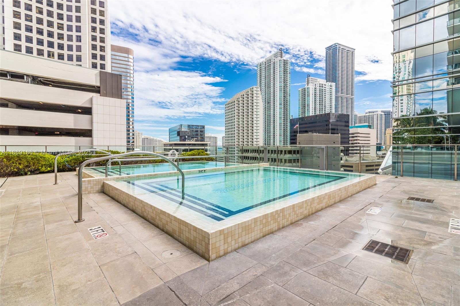 REACH CONDO - Residential