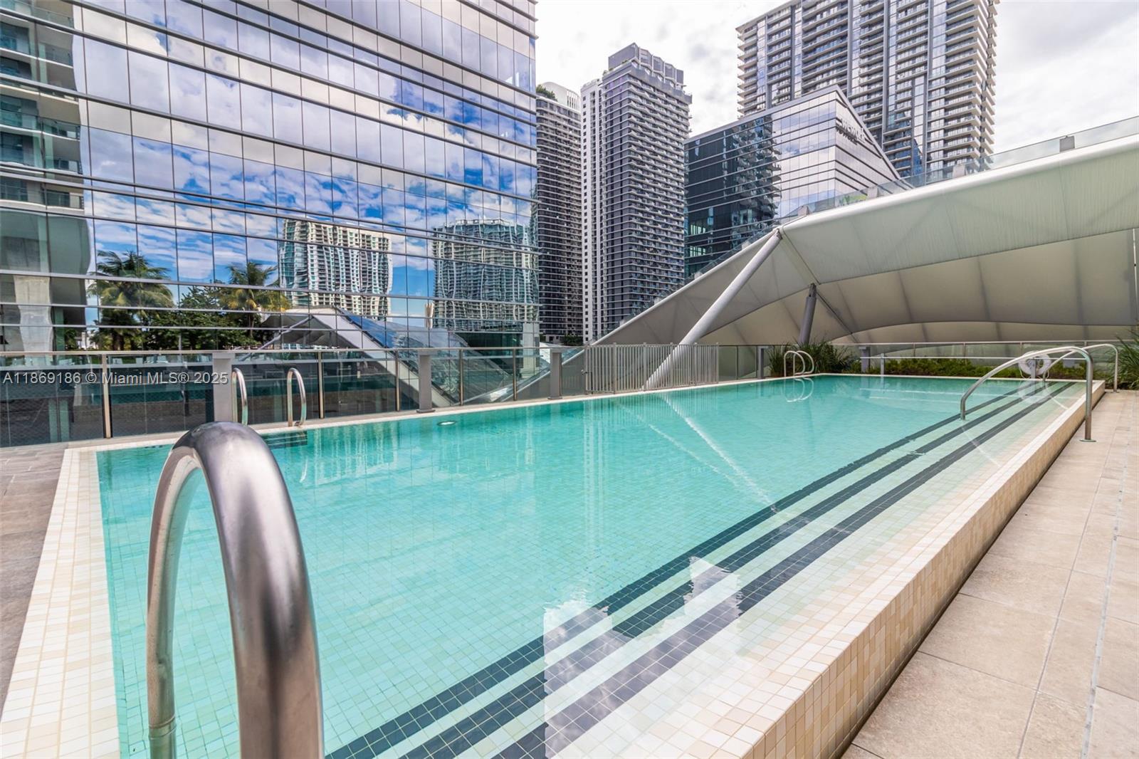 REACH CONDO - Residential