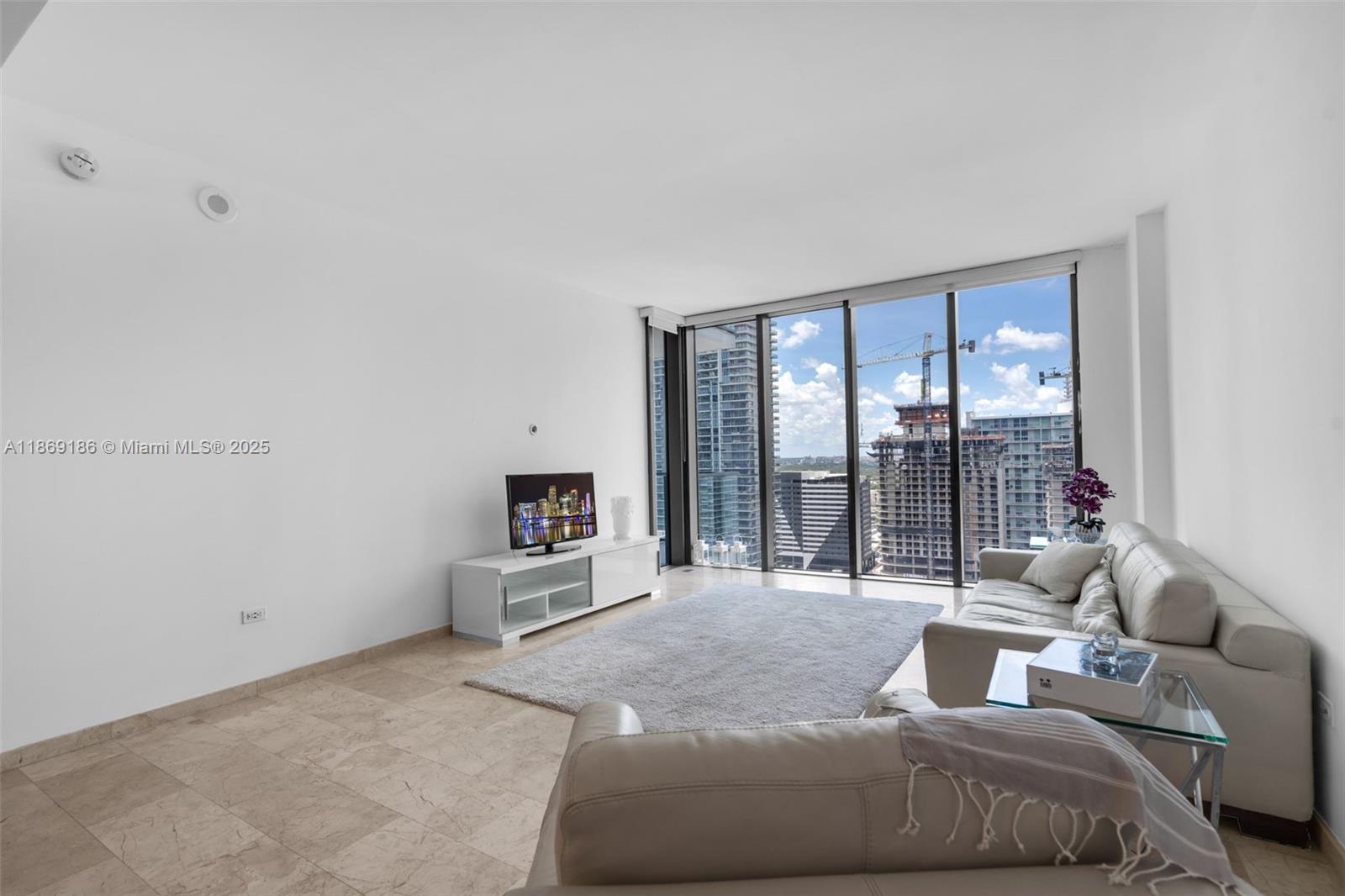 REACH CONDO - Residential