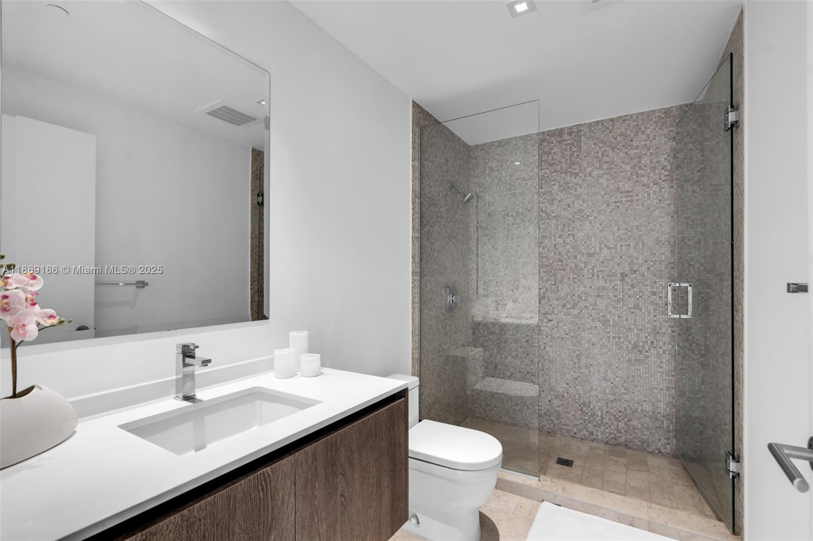 REACH CONDO - Residential