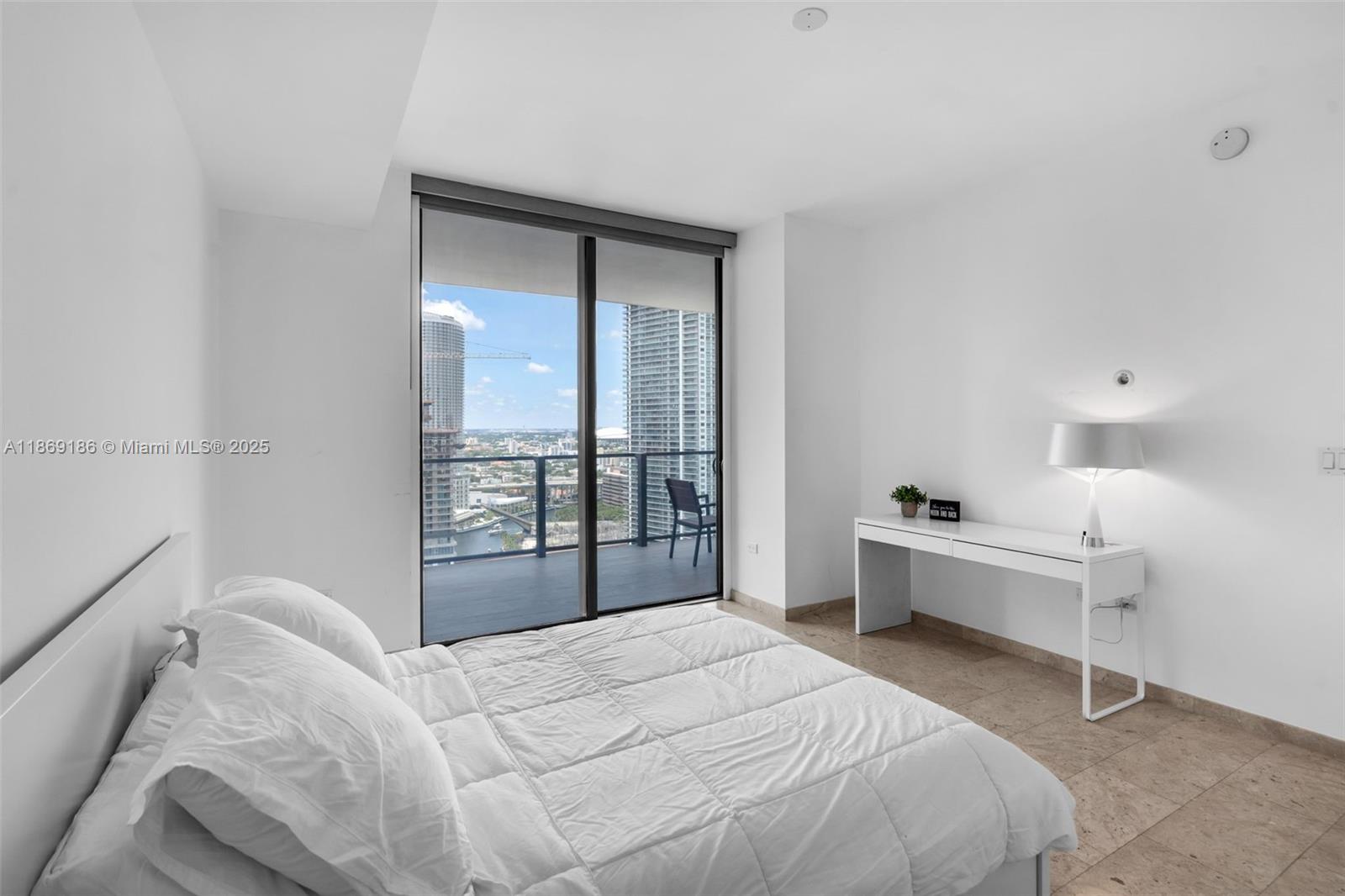 REACH CONDO - Residential