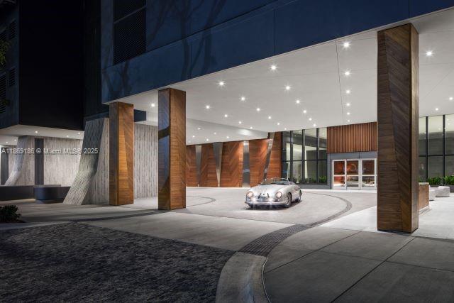 REACH CONDO - Residential