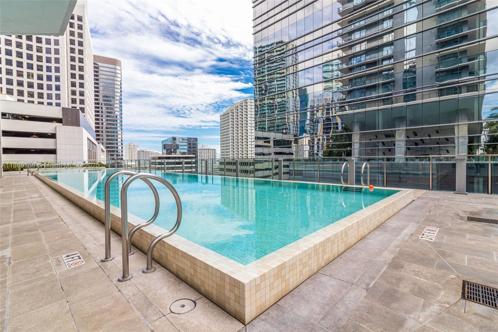 REACH CONDO - Residential