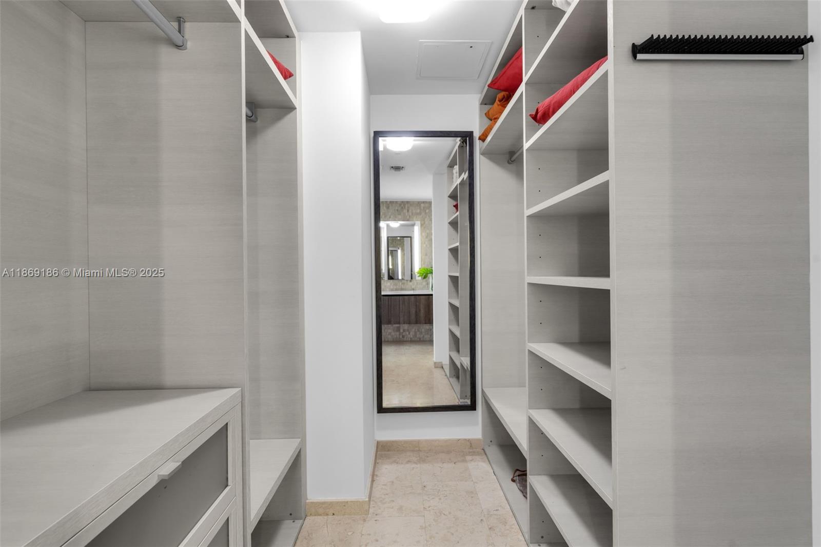 REACH CONDO - Residential