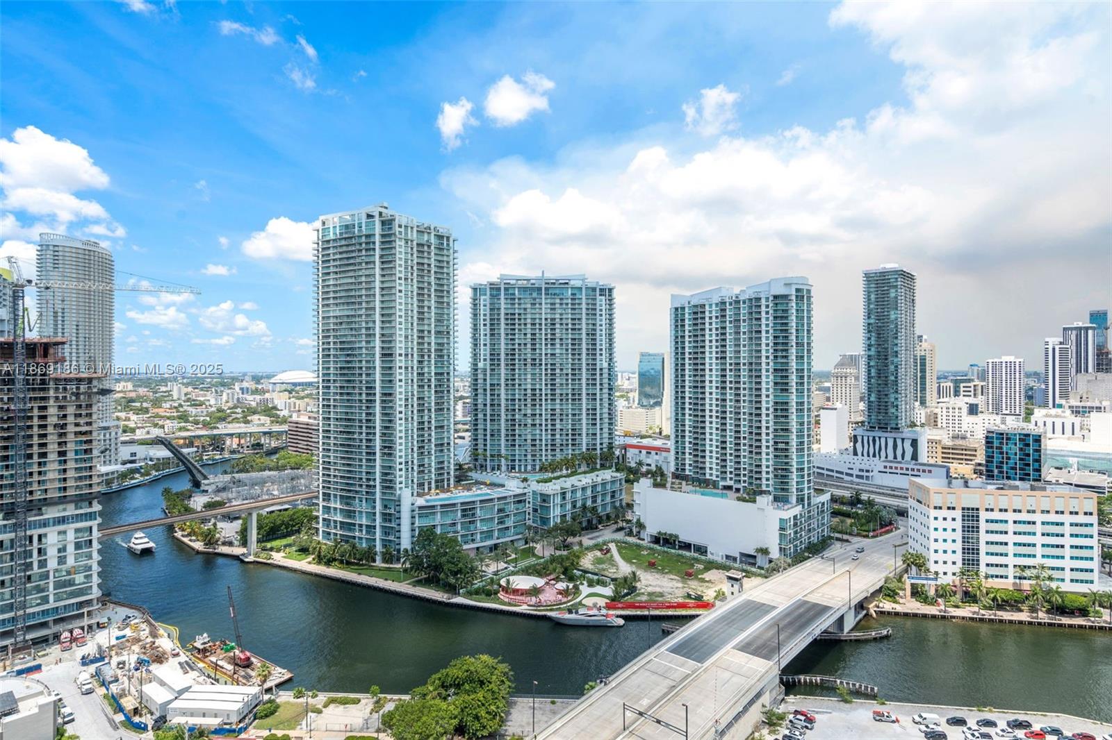 REACH CONDO - Residential