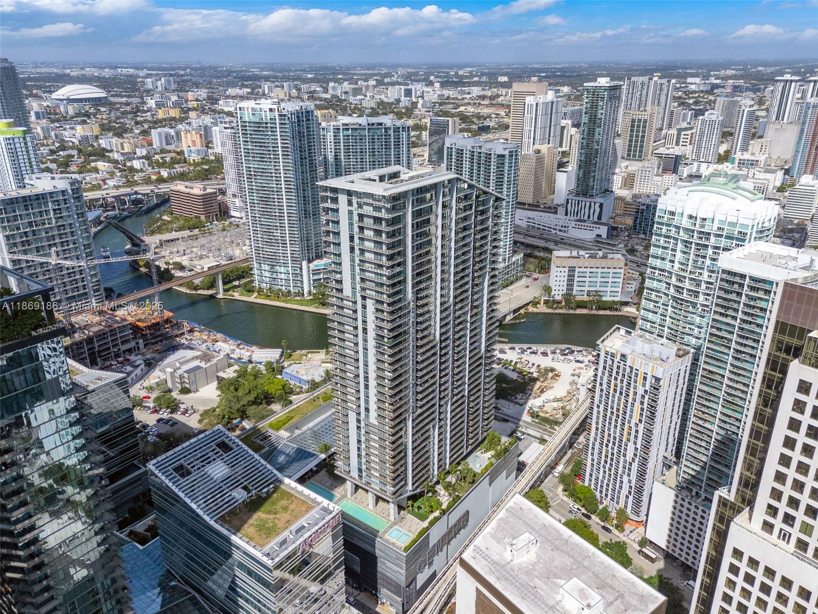 REACH CONDO - Residential