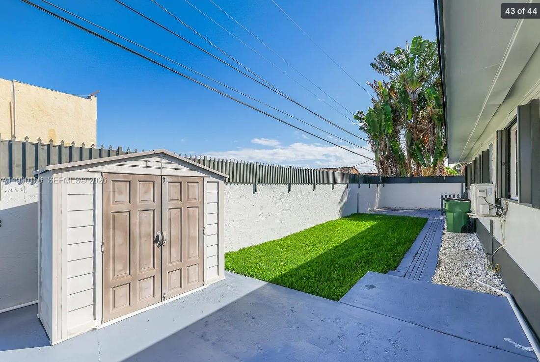 MEADOWS PARK - Residential Lease