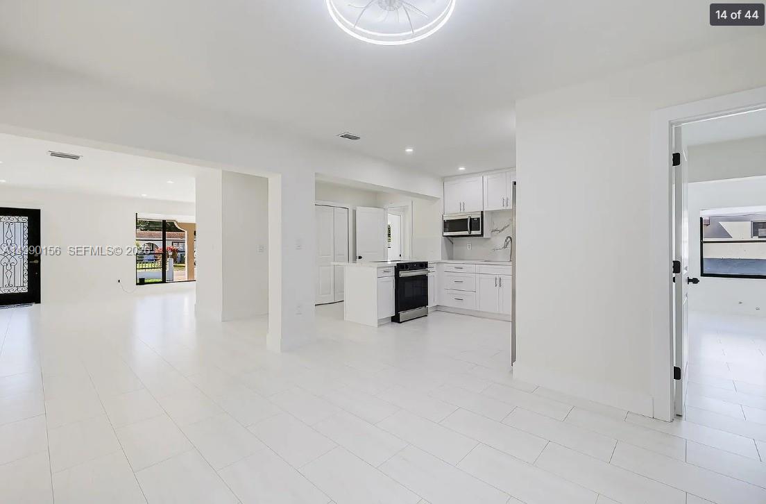 MEADOWS PARK - Residential Lease