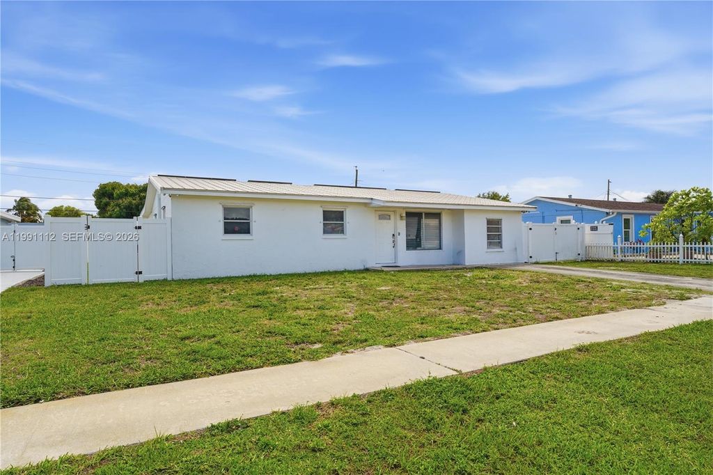 Photo of 3352 Taconic Dr, West Palm Beach, FL 33406 (MLS # A11991112)