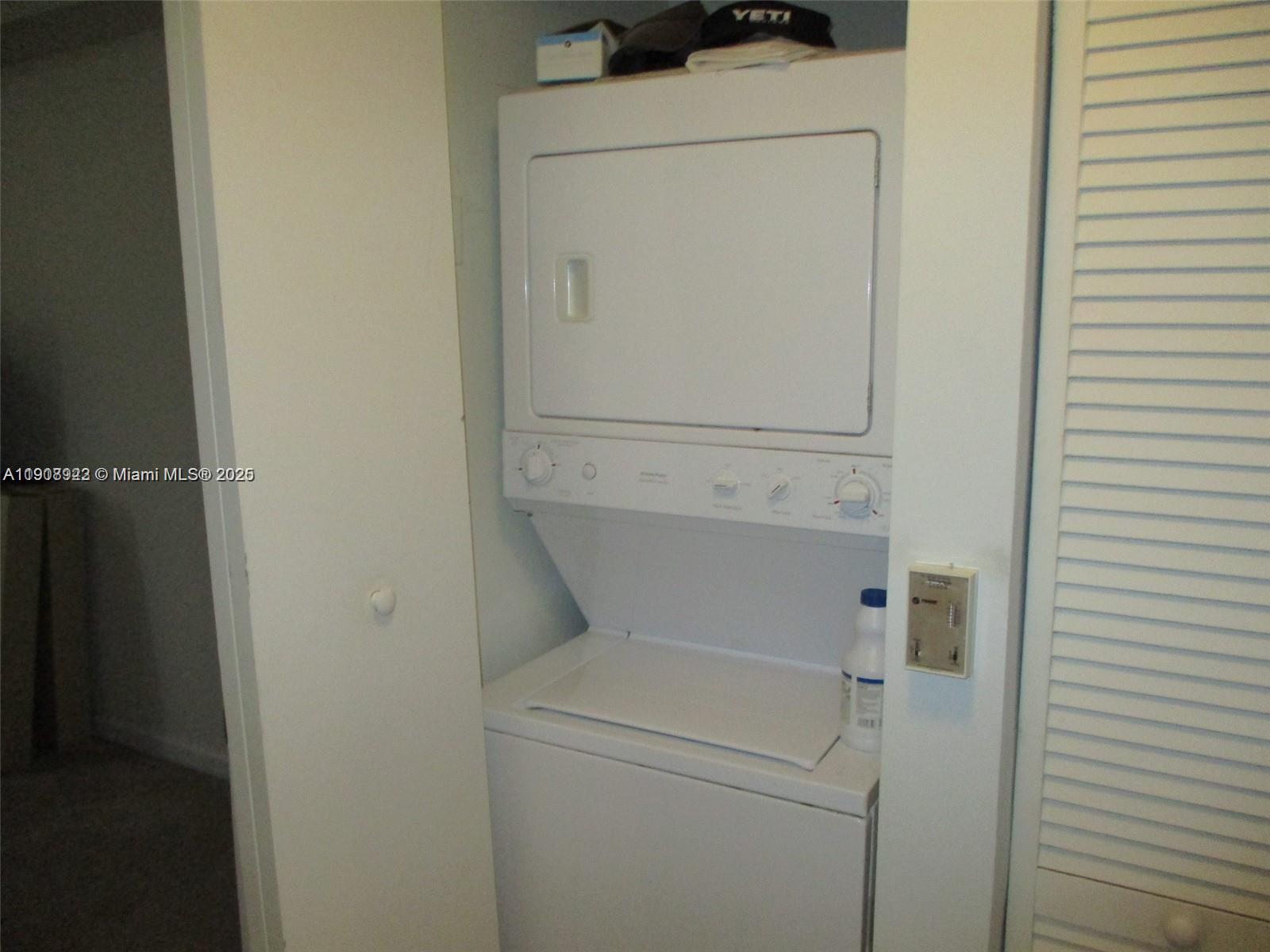 VENTURE AT AVENTURA WEST - Residential Lease