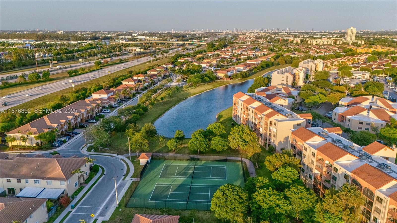 FONTAINEBLEAU WEST NORTH - Residential