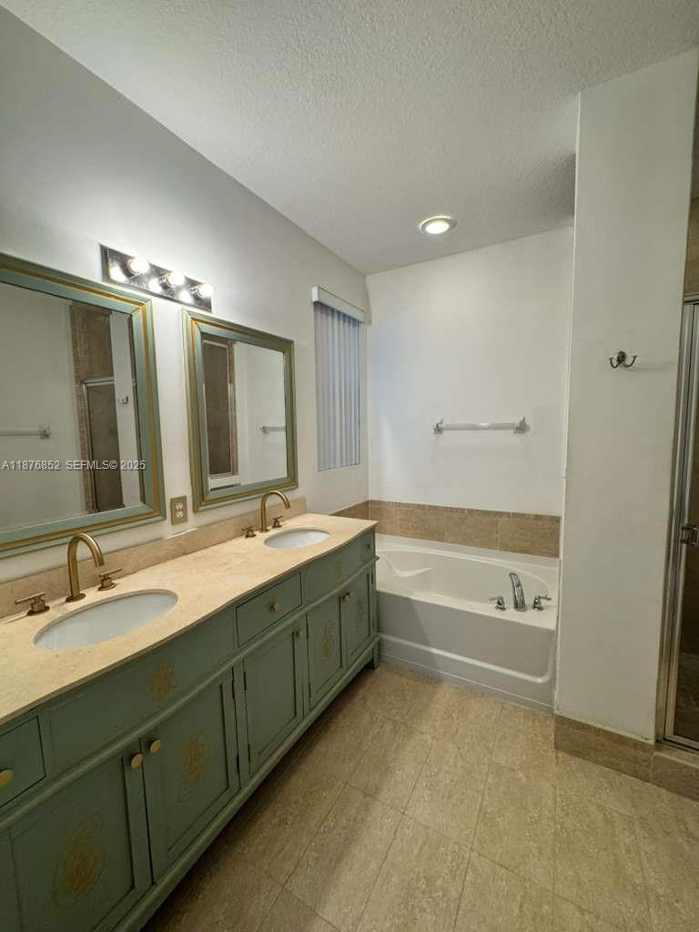 FONTAINEBLEAU WEST NORTH - Residential