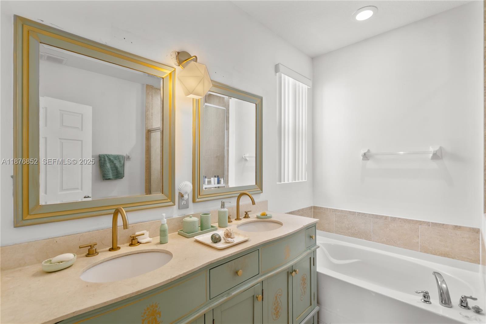 FONTAINEBLEAU WEST NORTH - Residential