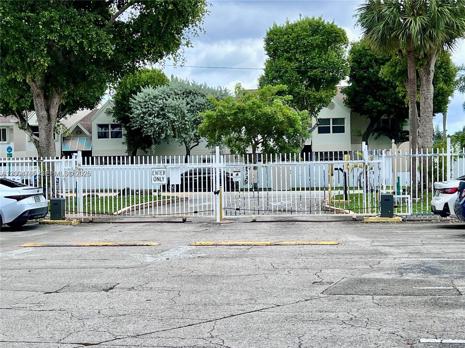 LAKEVIEW GARDENS AT MIAMI - Residential