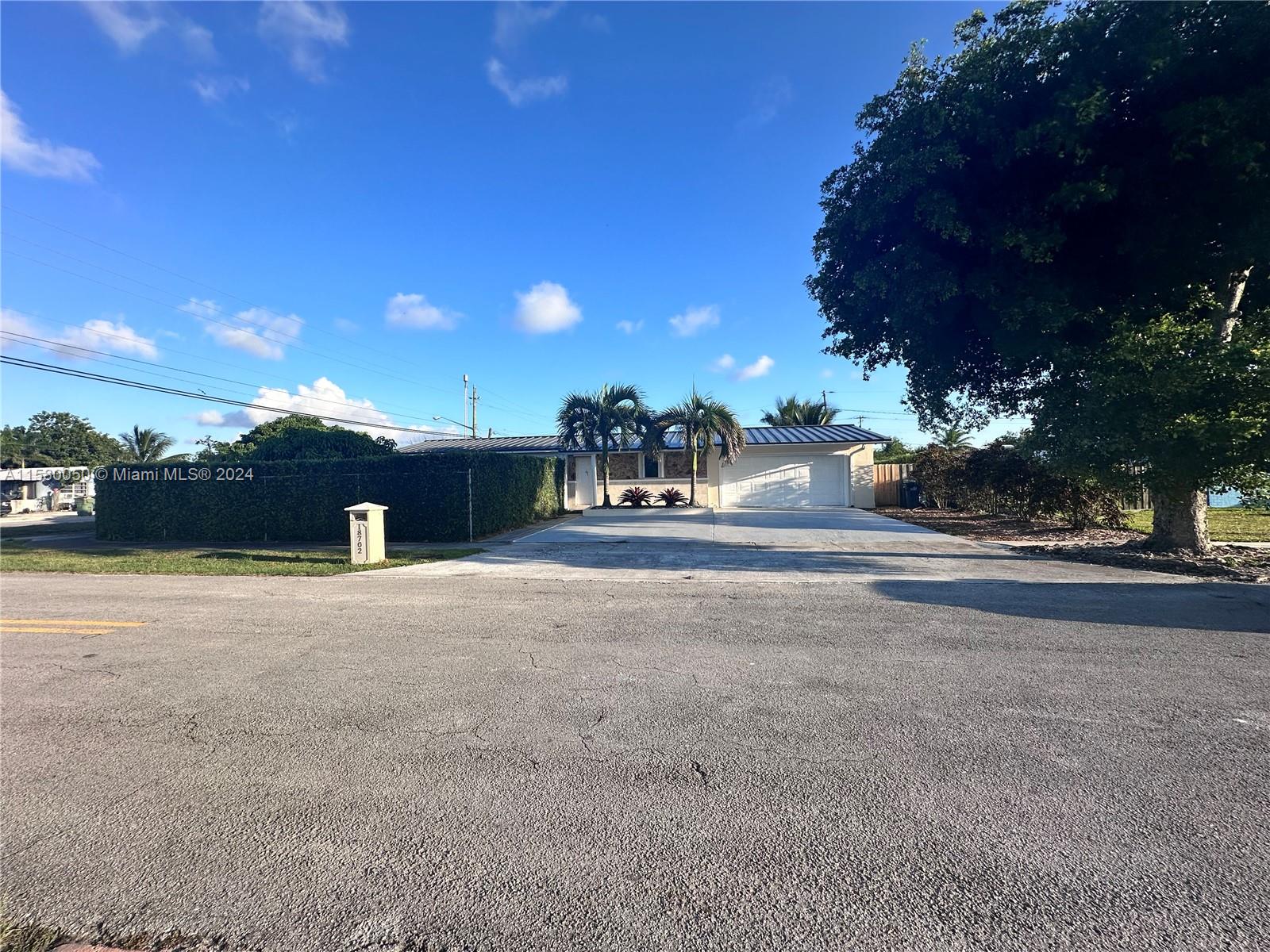 18702 Sw 307th St St, Homestead, Miami-Dade County, Florida - 4 Bedrooms  
2 Bathrooms - 