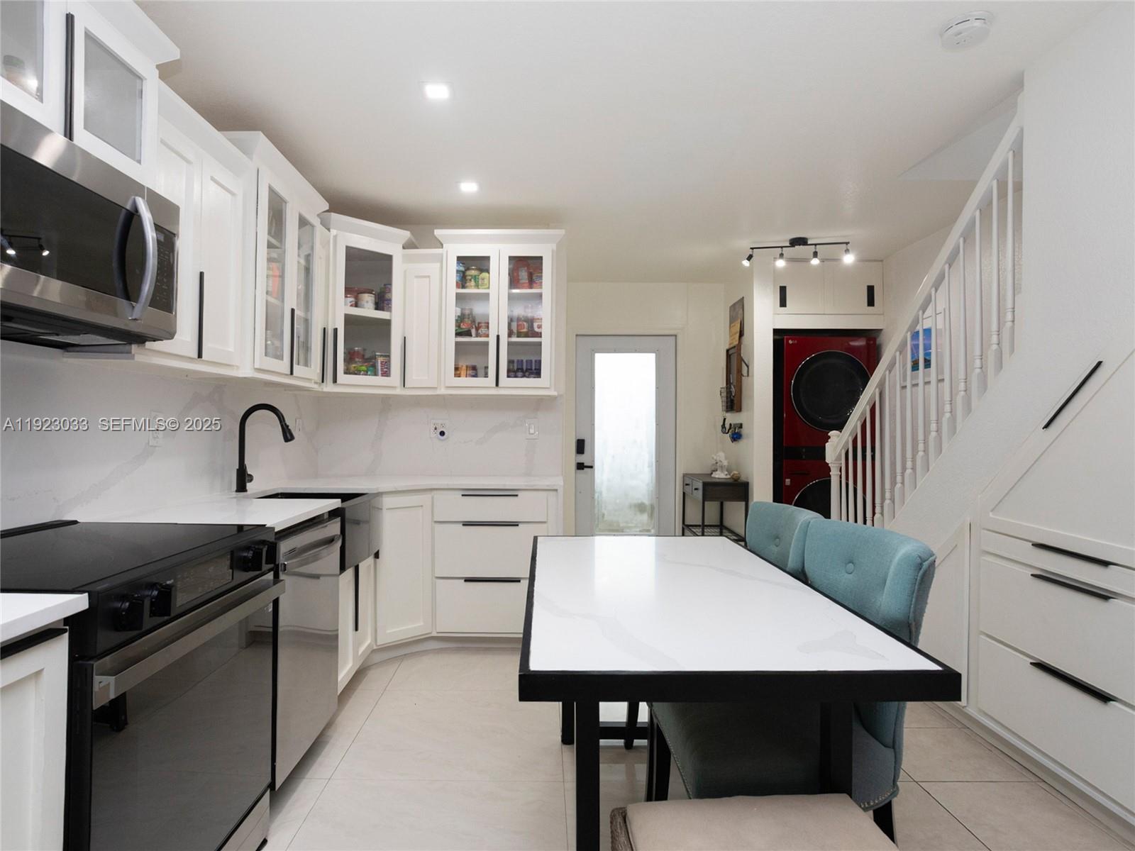 NEO VIEW CONDO - Residential